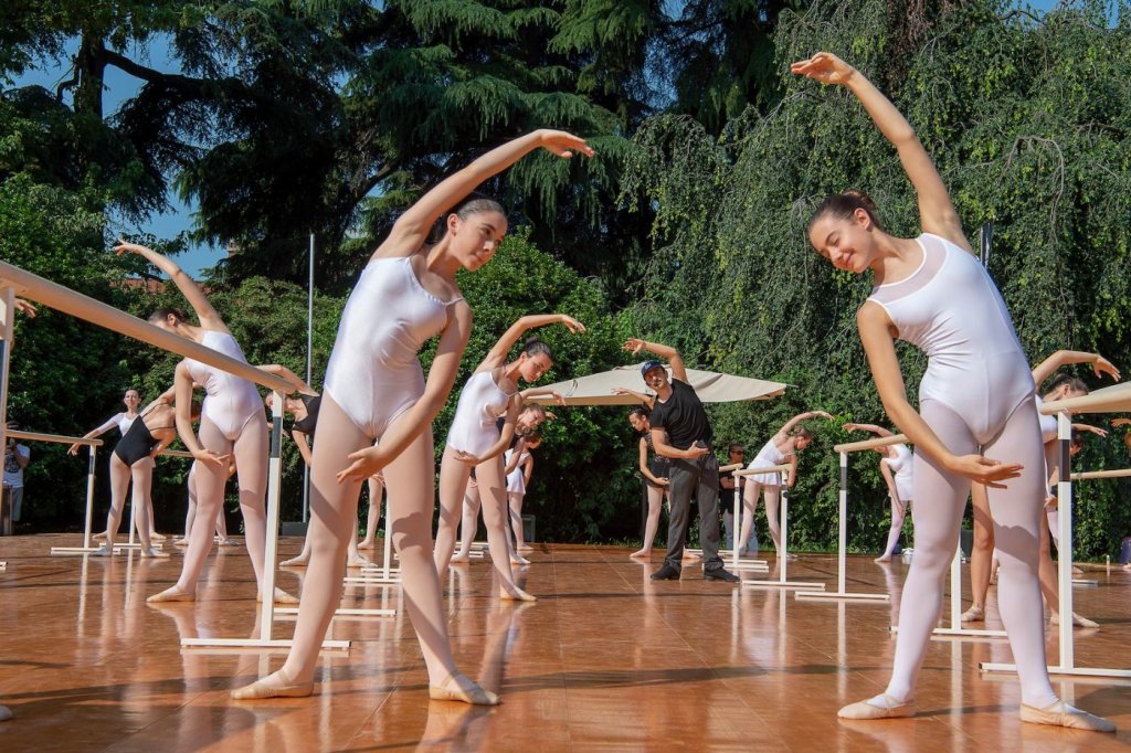 lezione alla sbarra danza classica